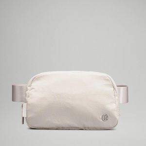 lululemon everywhere belt bag (white opal)